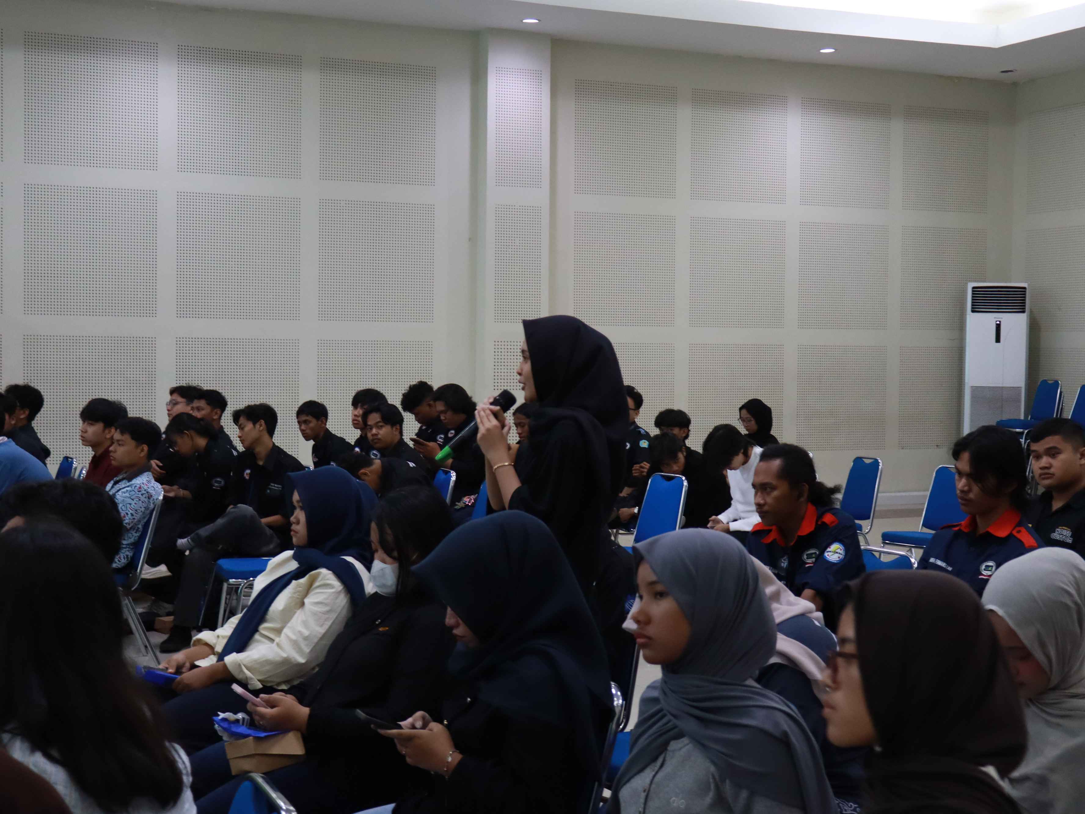 Diskusi dan Sesi Tanya Jawab Narasumber 1